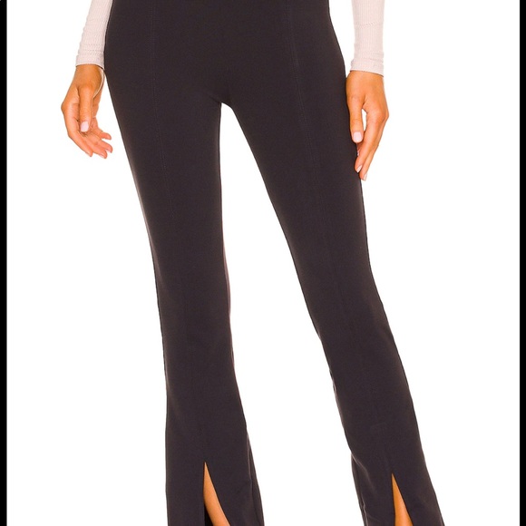 alo flutter legging